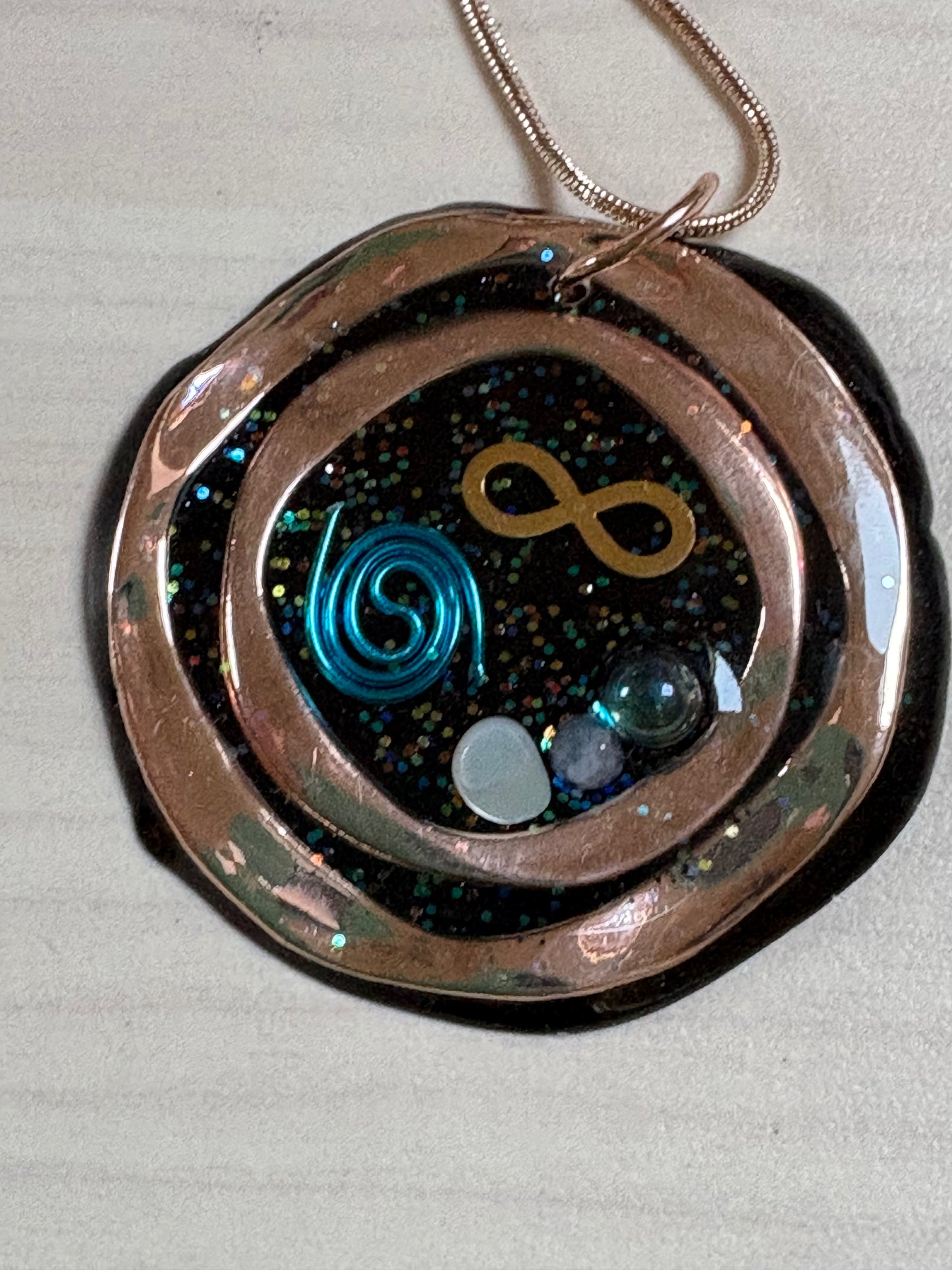 Oneindige essentie, goud