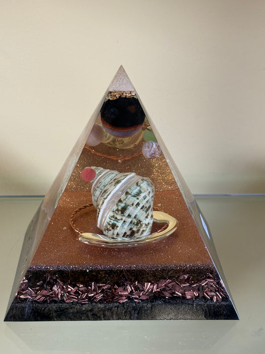 Orgonite Piramide – Kosmische Adem van Rust